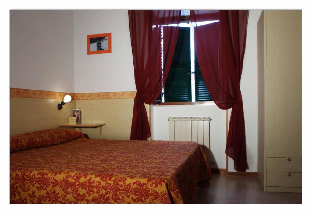 Due Torri Hotel San Severino Marche Cameră foto