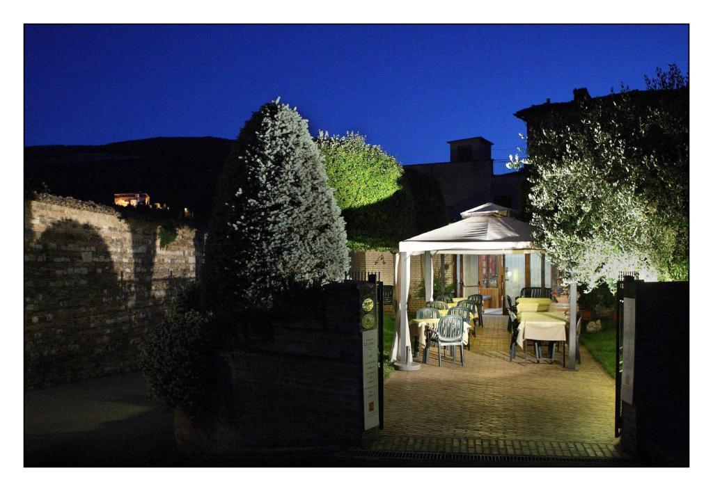 Due Torri Hotel San Severino Marche Exterior foto