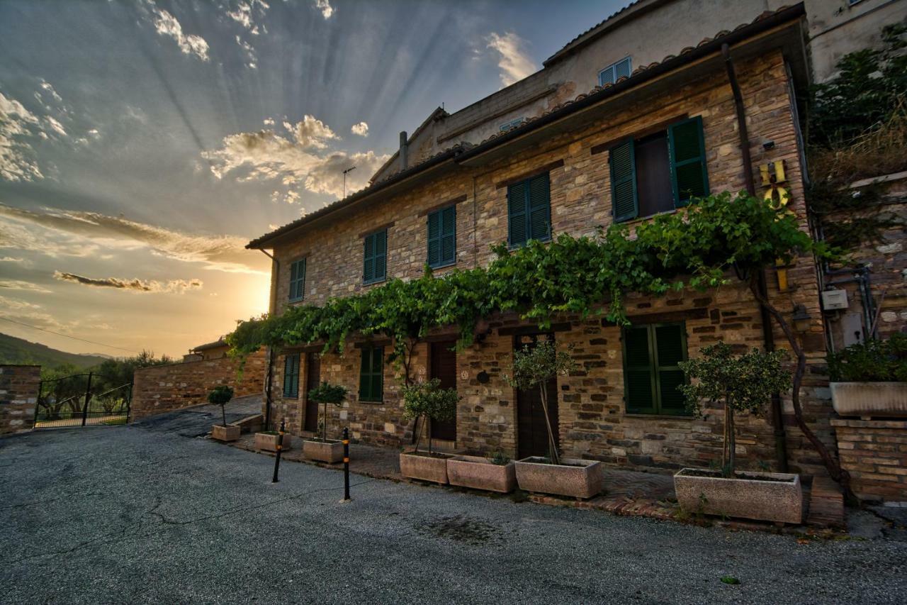 Due Torri Hotel San Severino Marche Exterior foto